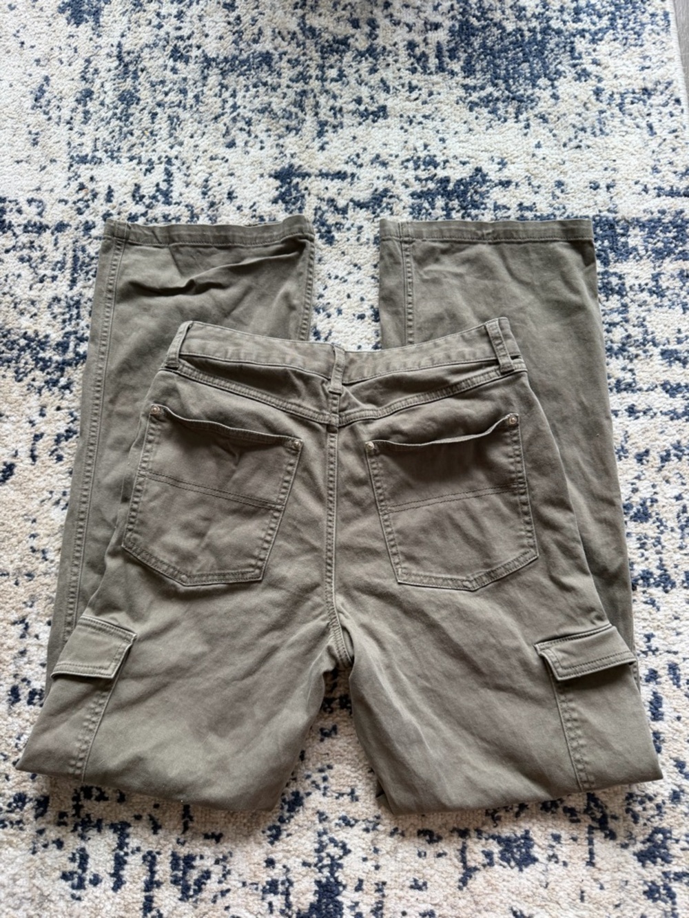 Women’s Olive Cargo Pants - Versatile Everyday Wear